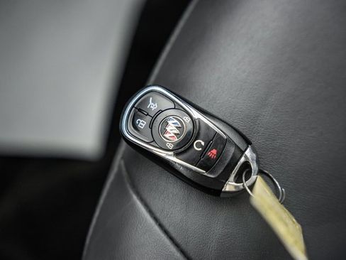 Used 2020 Buick Enclave Essence image 46