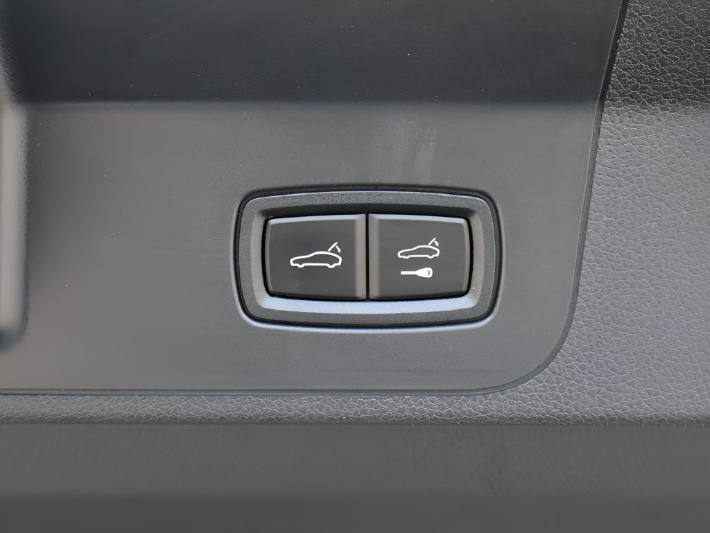 Used 2023 Porsche Panamera 4 Platinum Edition AWD/4WD image 16