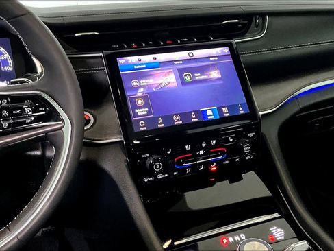 Used 2025 Jeep Grand Cherokee Overland w/ Trailer Tow Package image 6