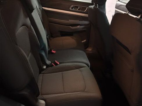 Used 2016 Ford Explorer XLT image 45