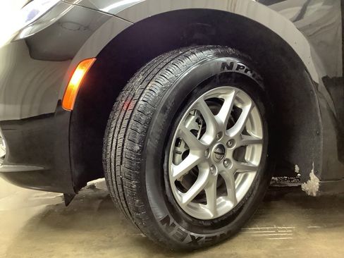 Used 2024 Chrysler Pacifica Touring-L image 27