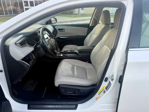 Used 2018 Toyota Avalon Limited image 18