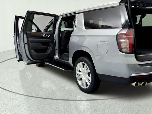 Used 2023 Chevrolet Suburban High Country AWD/4WD image 11