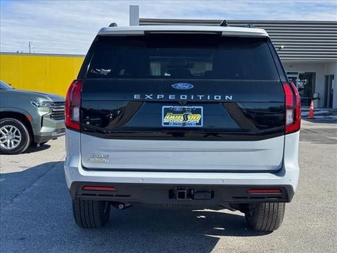New 2026 Ford Expedition Active image 4