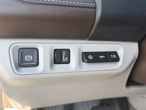 Used 2021 GMC Acadia SLT w/ Technology Package FWD image 10
