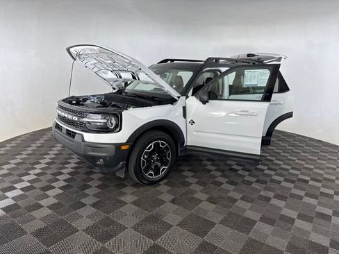 Used 2025 Ford Bronco Sport Outer Banks w/ Outer Banks Tech Package+ AWD/4WD image 11