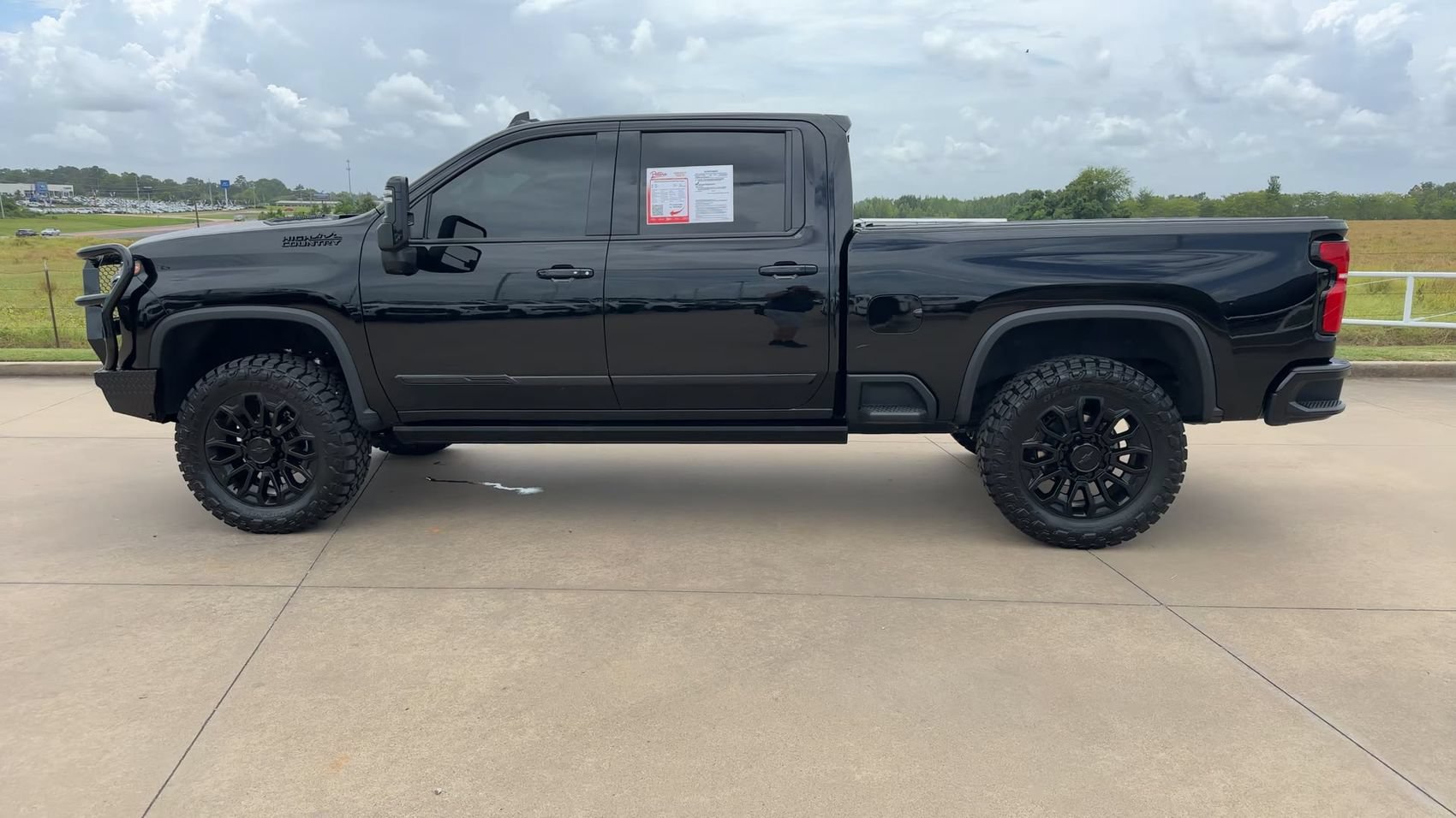 Used 2025 Chevrolet Silverado 2500 High Country w/ Midnight Edition AWD/4WD image 6
