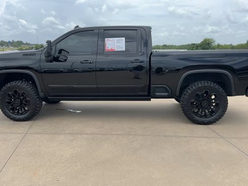 Used 2025 Chevrolet Silverado 2500 High Country w/ Midnight Edition AWD/4WD image 6