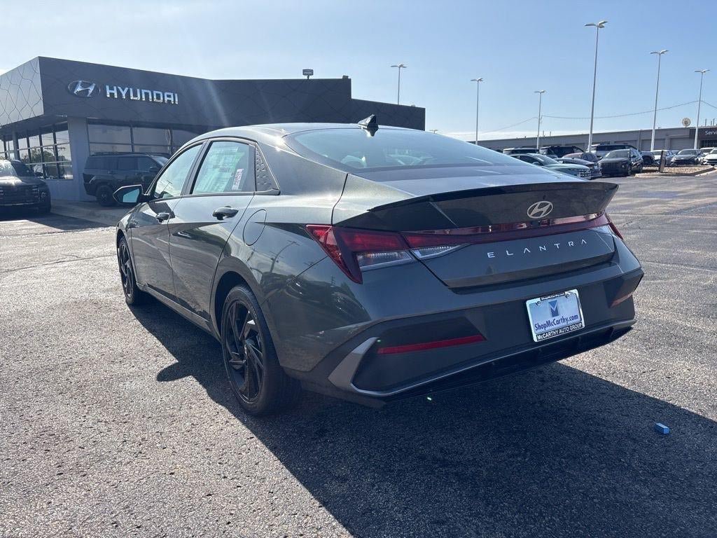 New 2026 Hyundai Elantra Sport FWD image 25