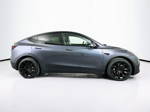 Used 2021 Tesla Model Y Long Range image 10