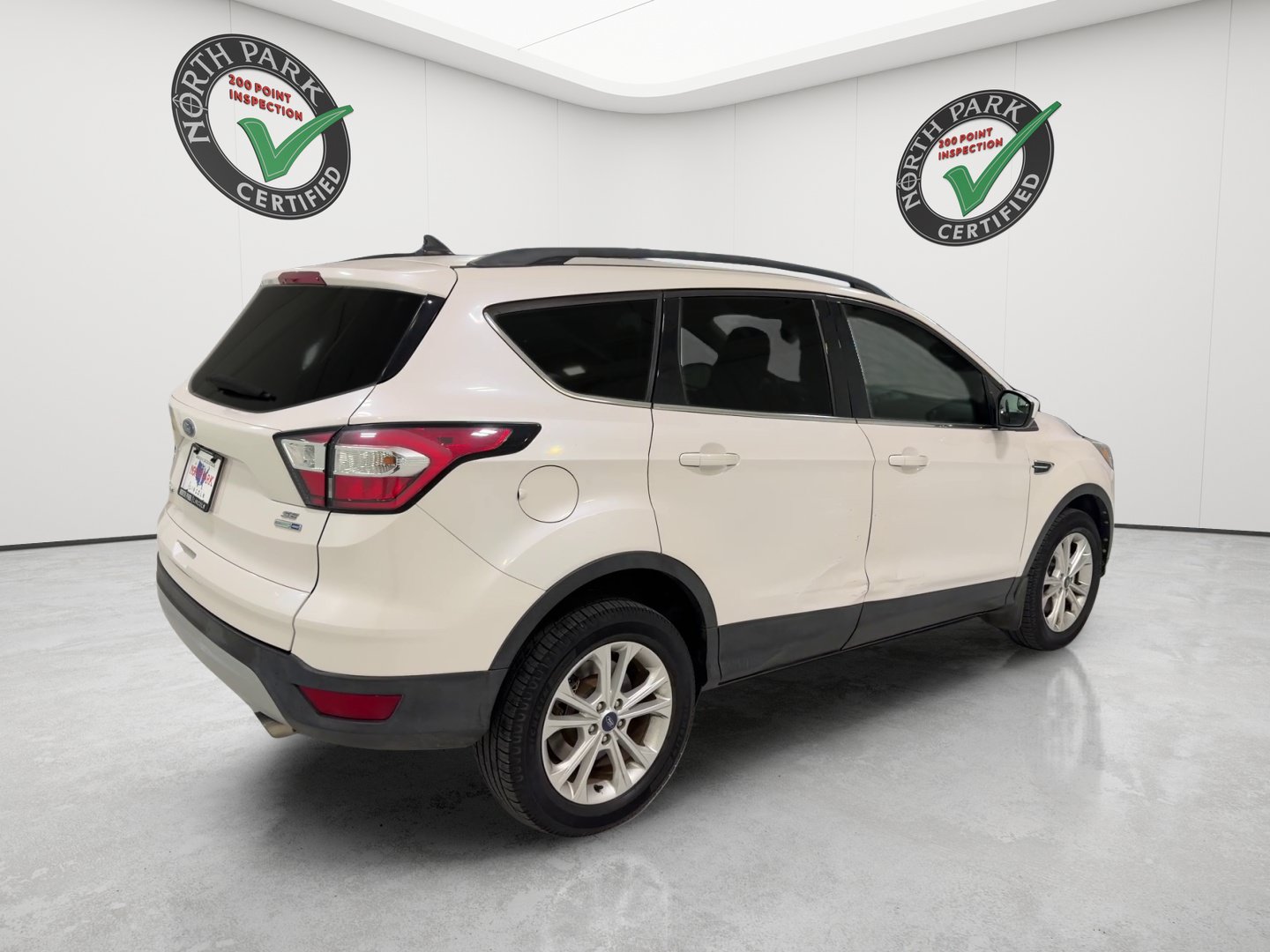 Used 2018 Ford Escape SE w/ SE Sync 3 Package AWD/4WD image 5