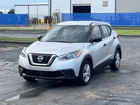 Used 2020 Nissan Kicks S FWD image 3