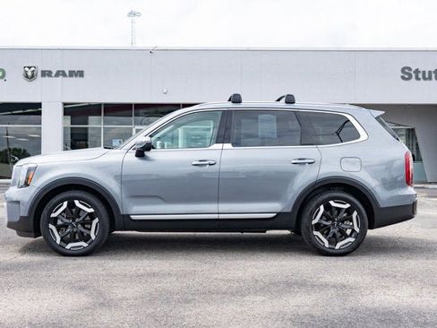 Used 2025 Kia Telluride S AWD/4WD image 2
