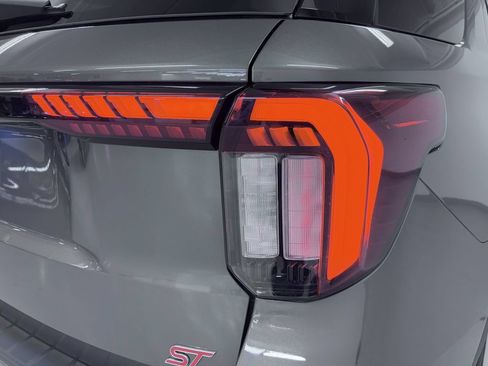 Used 2025 Ford Explorer ST AWD/4WD image 9