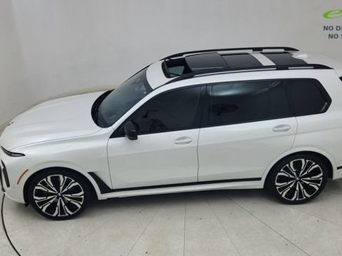 Used 2025 BMW X7 M60i AWD/4WD image 85