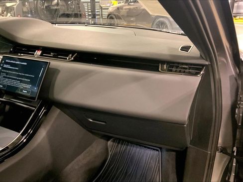 Used 2025 Land Rover Range Rover Evoque S image 18