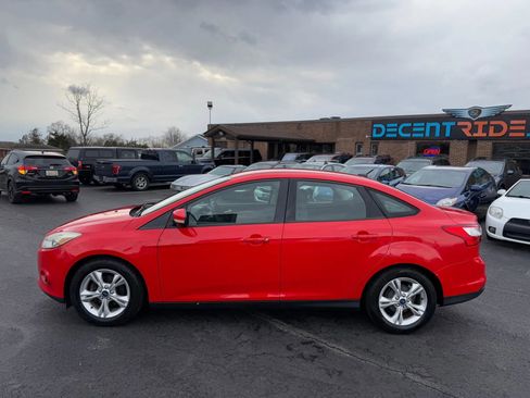 Used 2014 Ford Focus SE w/ SE Winter Package image 6