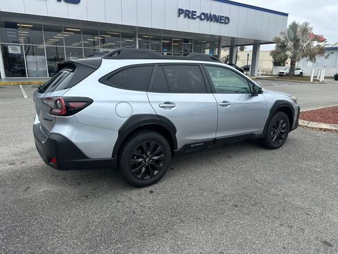 Used 2025 Subaru Outback Onyx Edition image 3