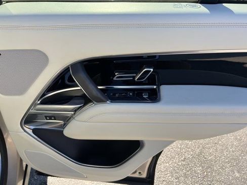 Used 2023 Land Rover Range Rover SE image 20