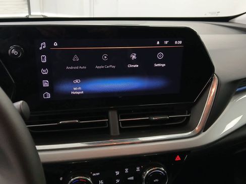 Used 2025 Chevrolet Trax LT w/ LT Convenience Package image 10