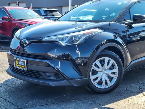 Used 2019 Toyota C-HR LE image 2
