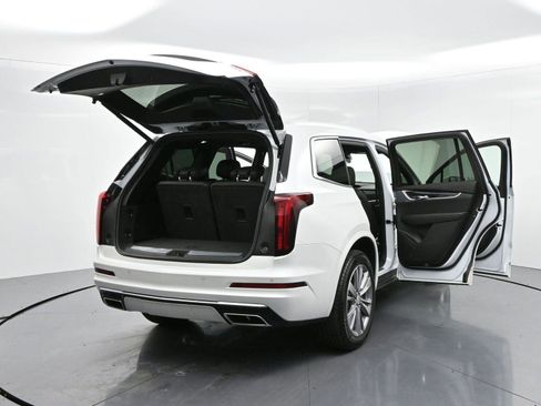 Used 2025 Cadillac XT6 Premium Luxury image 48