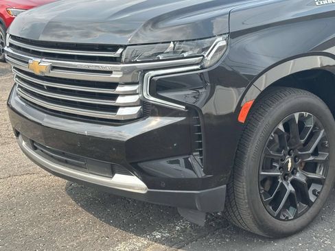 Used 2023 Chevrolet Suburban High Country w/ Premium Package 2 AWD/4WD image 8
