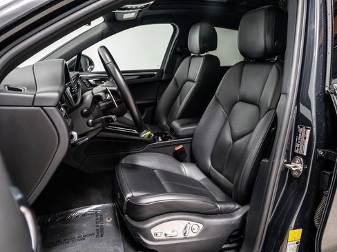 Used 2023 Porsche Macan AWD/4WD image 5