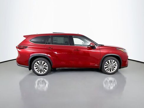 New 2026 Toyota Highlander Platinum AWD/4WD image 8