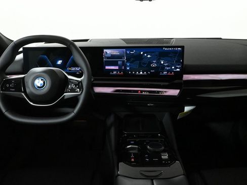 Used 2025 BMW i5 xDrive40 w/ Premium Package image 16