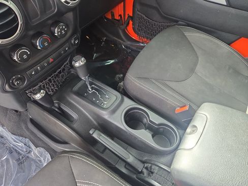 Used 2015 Jeep Wrangler Sahara w/ Dual Top Group AWD/4WD image 22