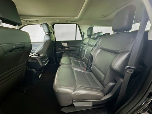 Used 2025 Ford Expedition Active image 30