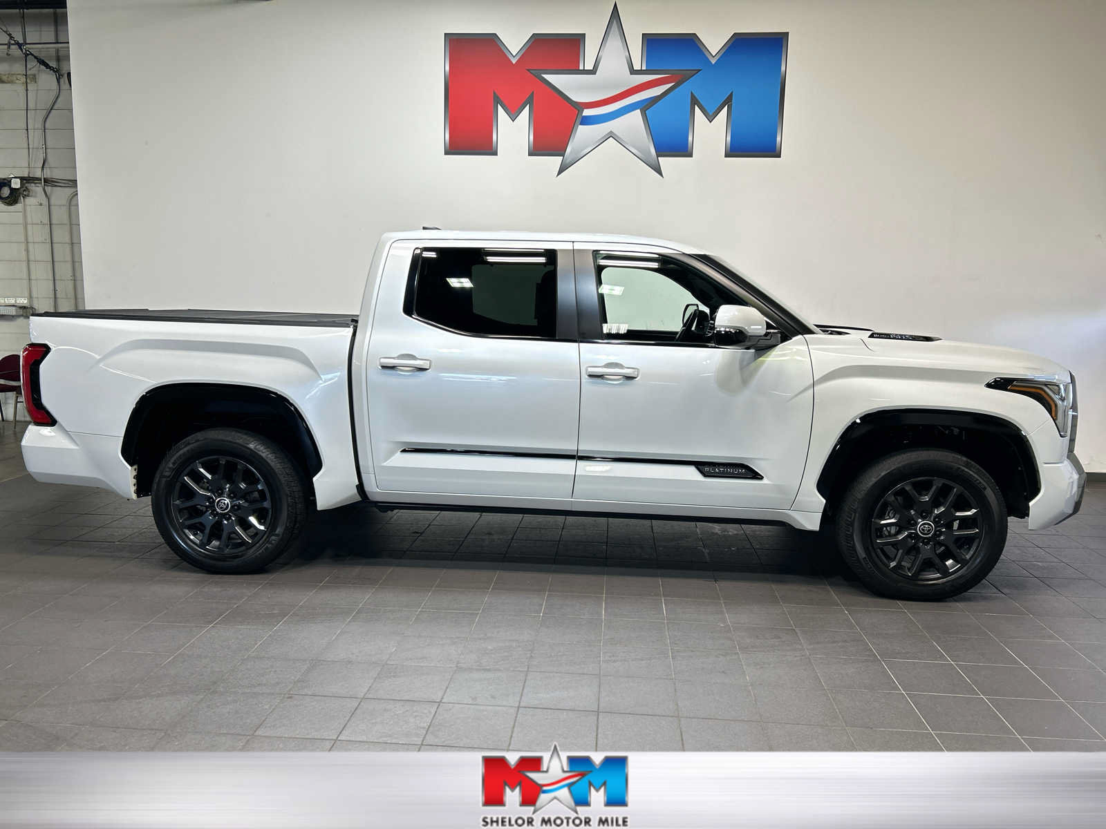 Used 2024 Toyota Tundra Platinum AWD/4WD image 1