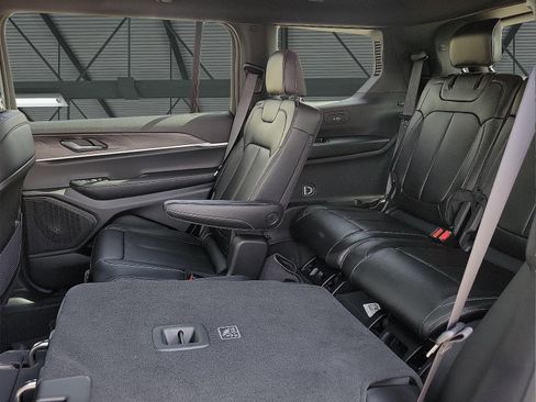 New 2025 Jeep Grand Cherokee L Limited w/ Black Appearance Package image 7