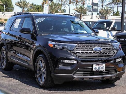 Certified 2023 Ford Explorer XLT w/ Equipment Group 202A RWD image 3