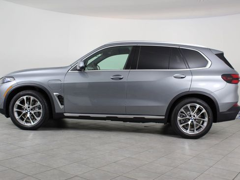 New 2026 BMW X5 xDrive50e image 2