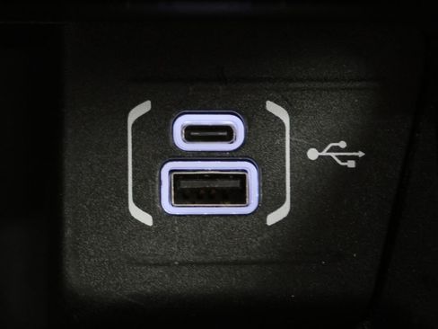 Used 2025 Jeep Compass Limited image 21