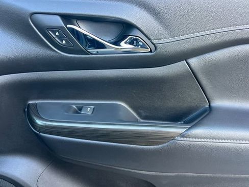 Used 2023 GMC Acadia SLT image 21