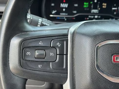 Used 2023 GMC Yukon XL SLT AWD/4WD image 23