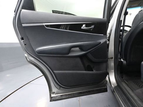 Used 2016 Kia Sorento LX image 31