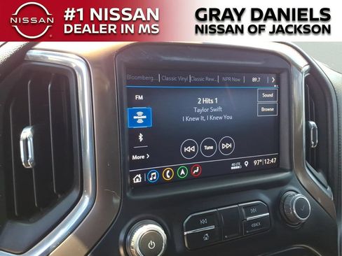 Used 2019 Chevrolet Silverado 1500 High Country w/ Technology Package AWD/4WD image 17