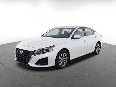 Used 2023 Nissan Altima 2.5 S FWD image 3