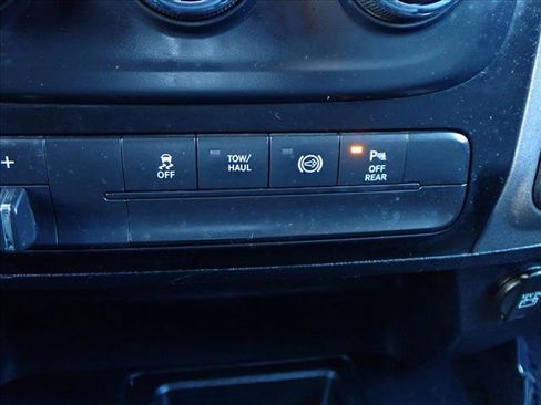 Used 2016 RAM 2500 Tradesman w/ Chrome Appearance Group image 16