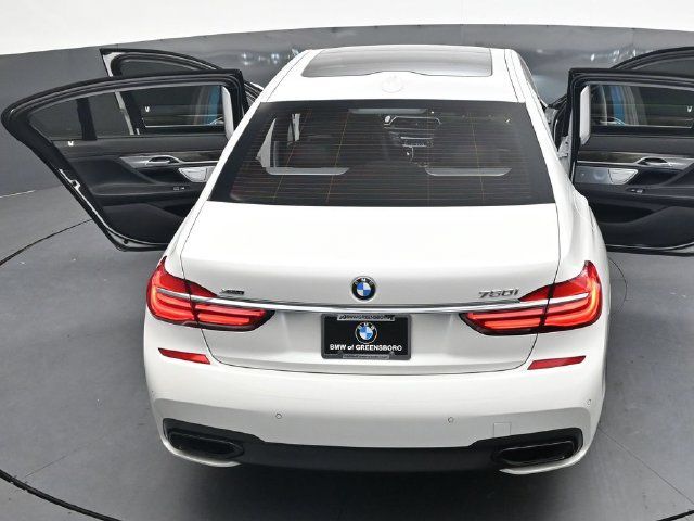 Used 2019 BMW 750i xDrive w/ Executive Package AWD/4WD image 43