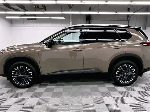 Used 2025 Nissan Rogue SL w/ Tech Package AWD/4WD image 14