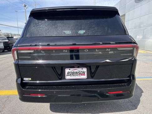 New 2026 Lincoln Navigator L Reserve AWD/4WD image 4