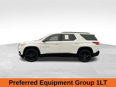 Used 2021 Chevrolet Traverse LT image 2