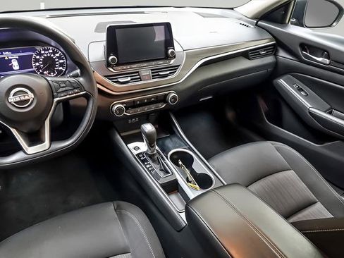 Used 2024 Nissan Altima 2.5 SV image 13