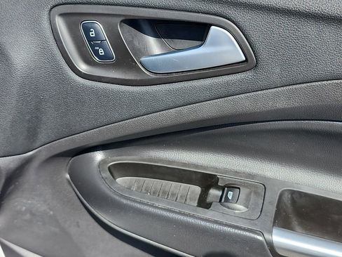 Used 2017 Ford Escape SE image 25