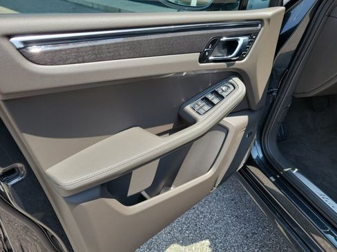 Certified 2026 Porsche Macan Turbo AWD/4WD image 25